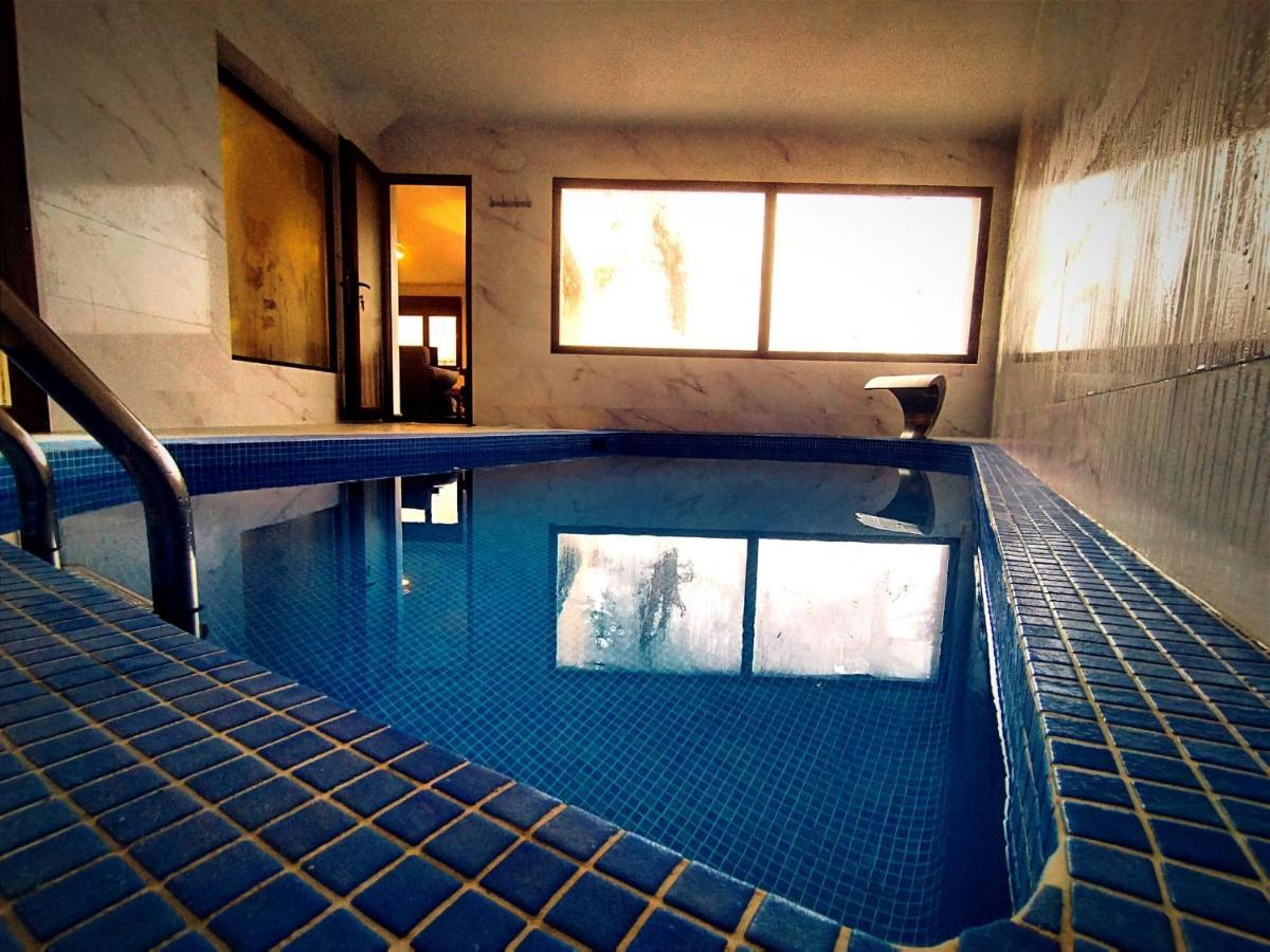 El Aprisco, Con Piscina Climatizada En Hueva-Guadalajara Villa Luaran gambar